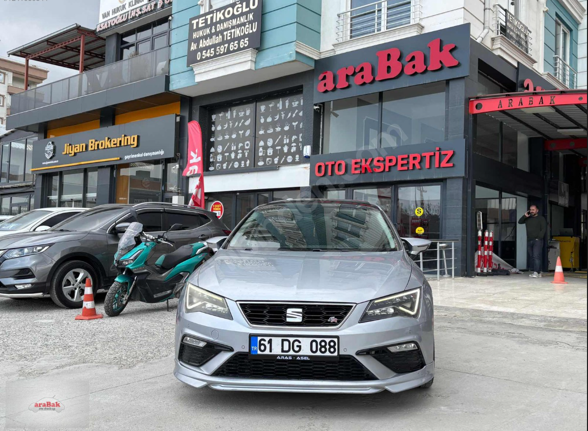 SEAT LEON